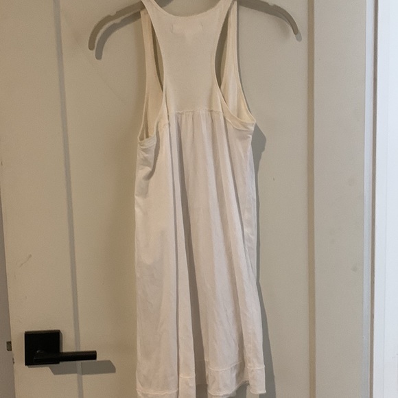 Hollister cream long tank top. Yoke rib top 2 pockets. 2 button detail. Size M - Picture 8 of 9